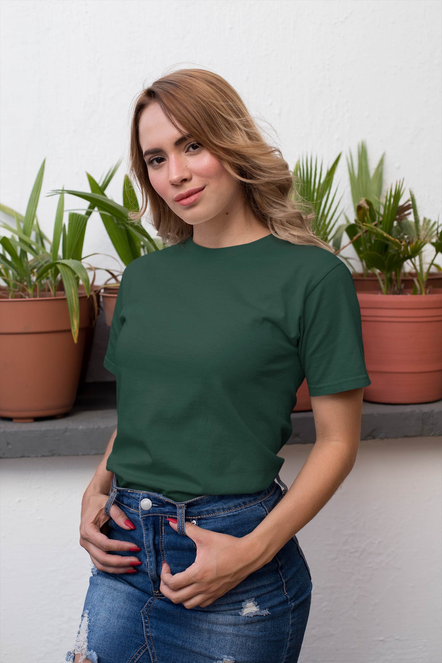Unisex Regular Fit Bottle Green Coloured Plain T-Shirt With Short Sleeves And Round Neck