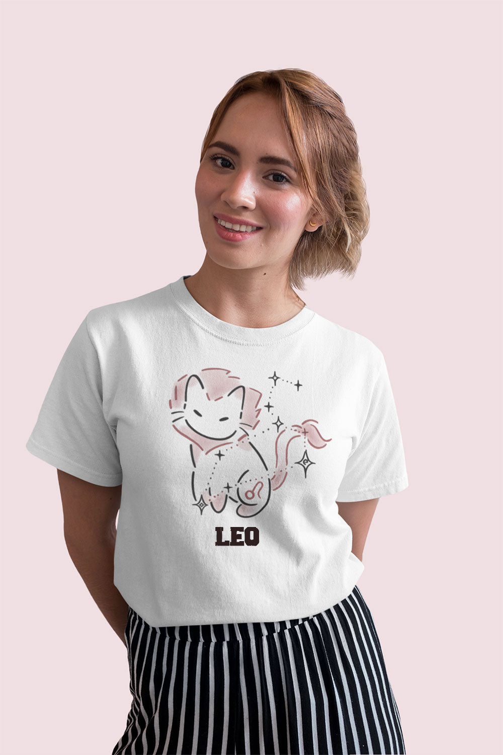 Customizable Leo Zodiac Cat Graphic T-Shirt – Astrology-Inspired Women’s Tee