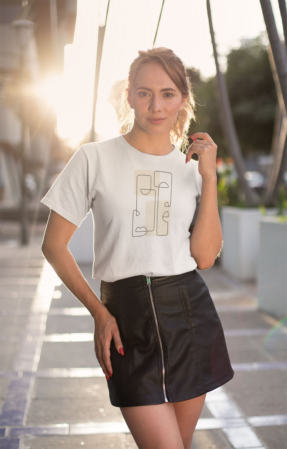 Women’s Abstract Line-Art Graphic T-Shirt – Minimalist Modern Style